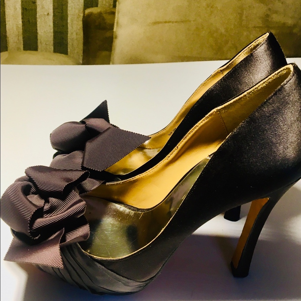 Badgley Mischka satin pumps